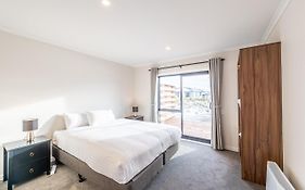 Mirror Lake Apartment